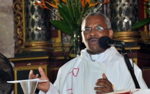 sacerdote-pide-al-gobierno-dar-respuestas-por-recientes-escandalos-ocurridos-en-el-pais